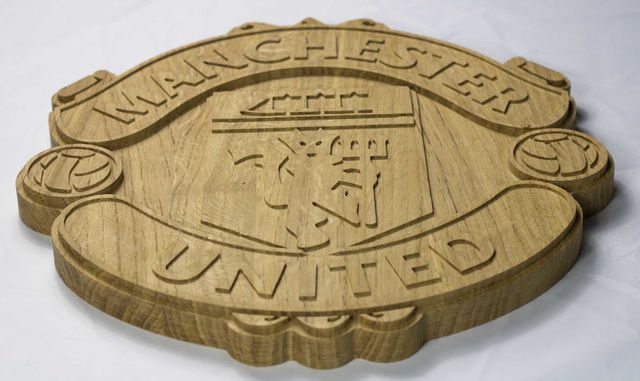 Herb piłkarski Manchester United F.C. duży, drewno dębowe
