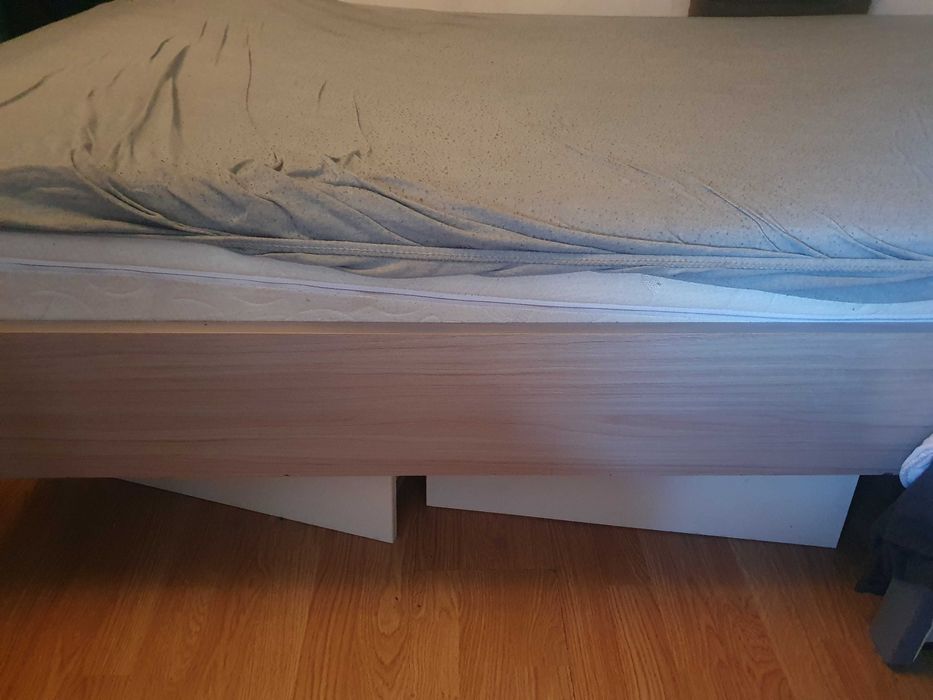 Łóżko drewniane szybko