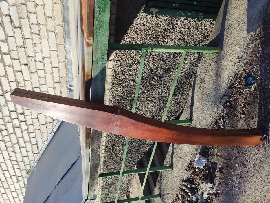 Деревянные опоры, крашенные, ольха