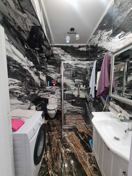 Хозяйский частный дом с гаражом на Таирова Левитана Королева