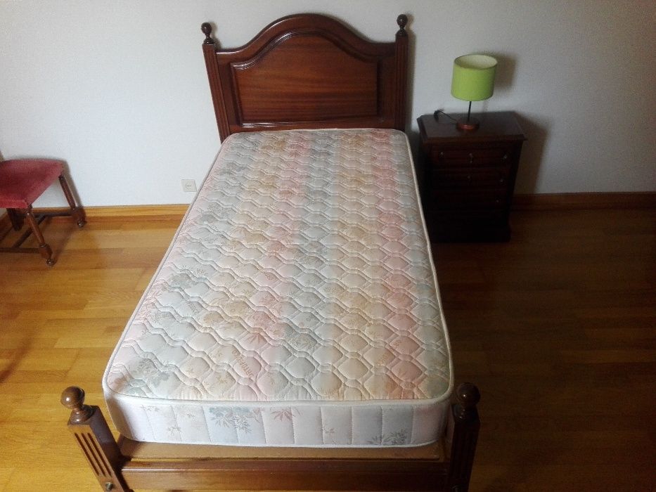 Cama+escrivaninha+mesa de cabeceira mogno mod."revista"