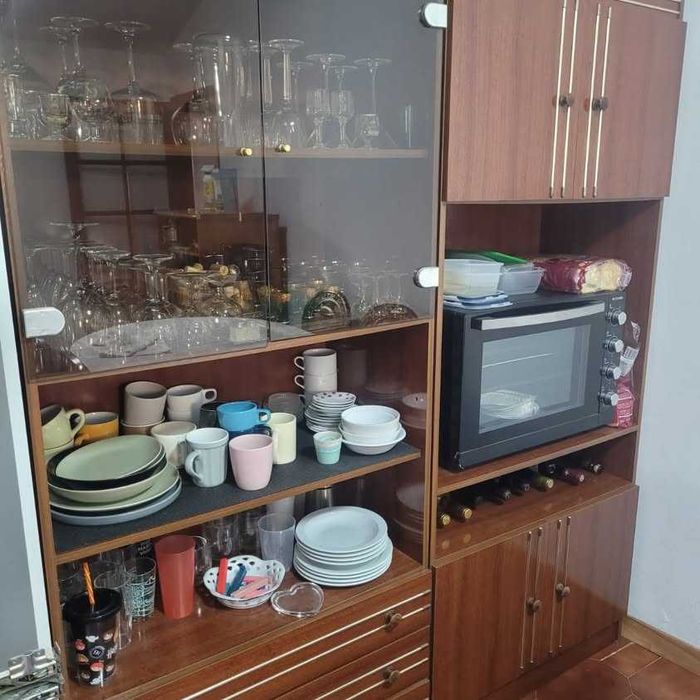 Armário e cristaleira com luz interna