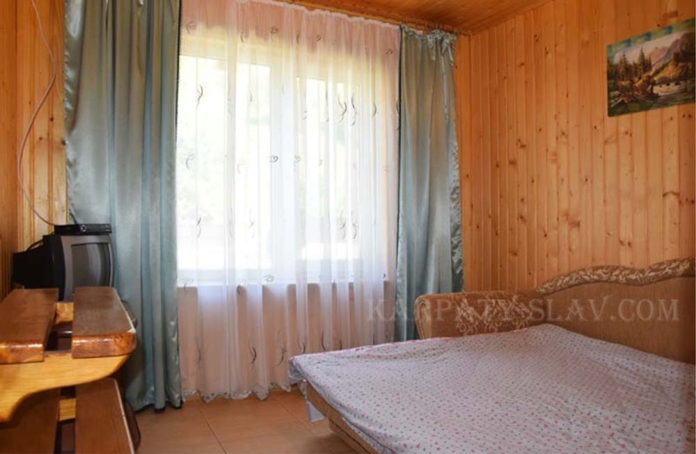 Житло в Карпатах. Басейн, чан. Славське