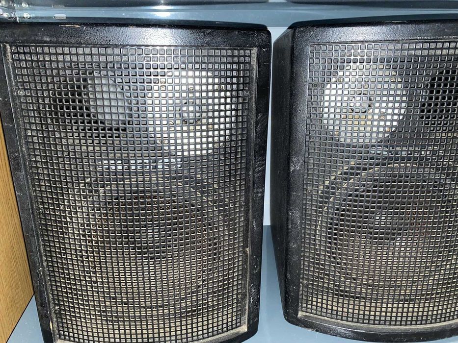 Amplificador de som ALTO MISTRAL, mesa de mistura SPIRIT e colunas SEC