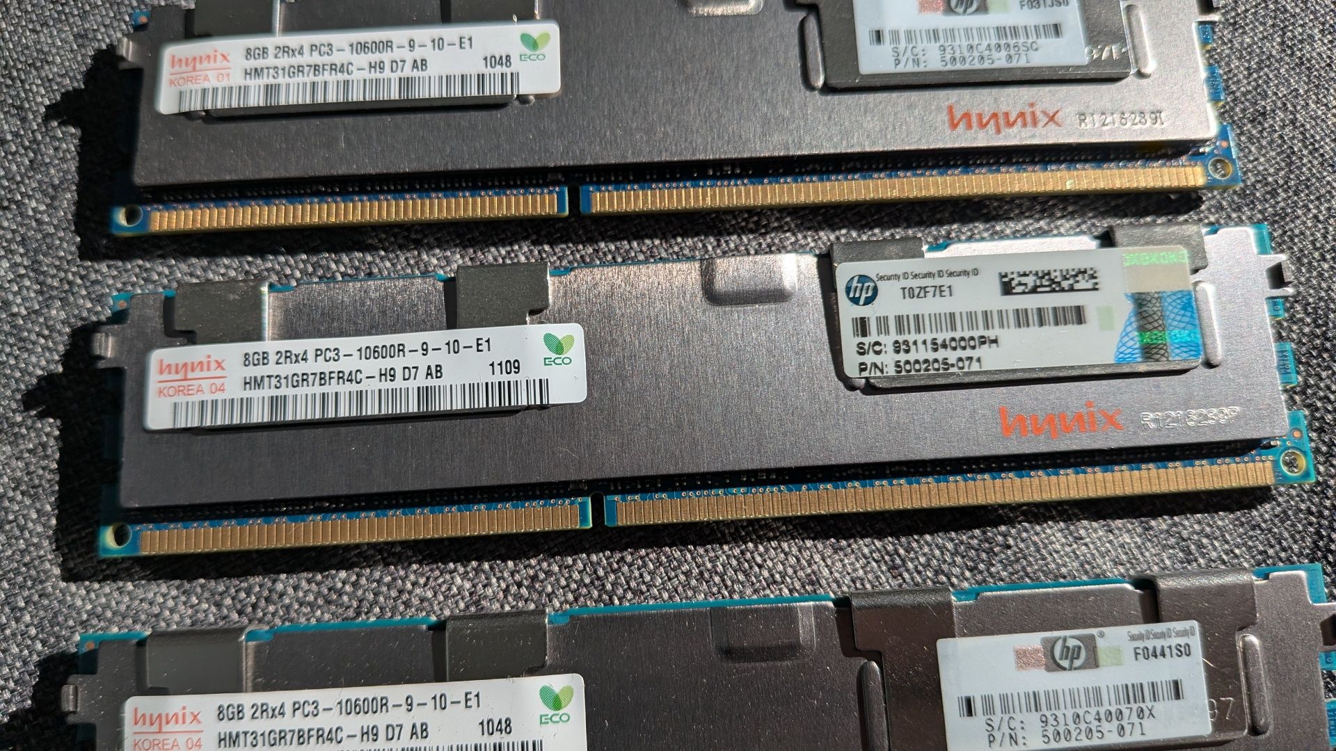 Серверна оперативна пам'ять Hynix 32GB (4x8GB) PC3-10600R DDR3-1333MHz