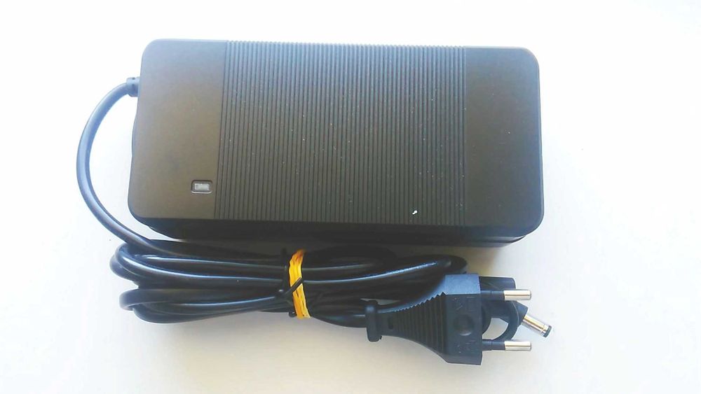 Зарядное 54.6В/3А для LI-ION аккумуляторов 48В для электротранспорта