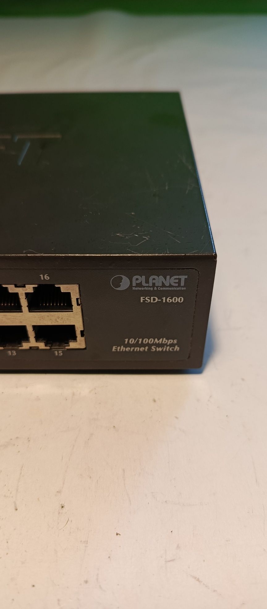 PLANET FSD-1600 10/100 Mbps Ethernet Switch.