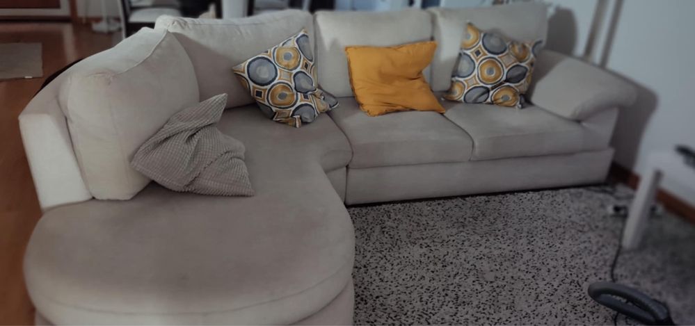 Sofá chaise longue bege