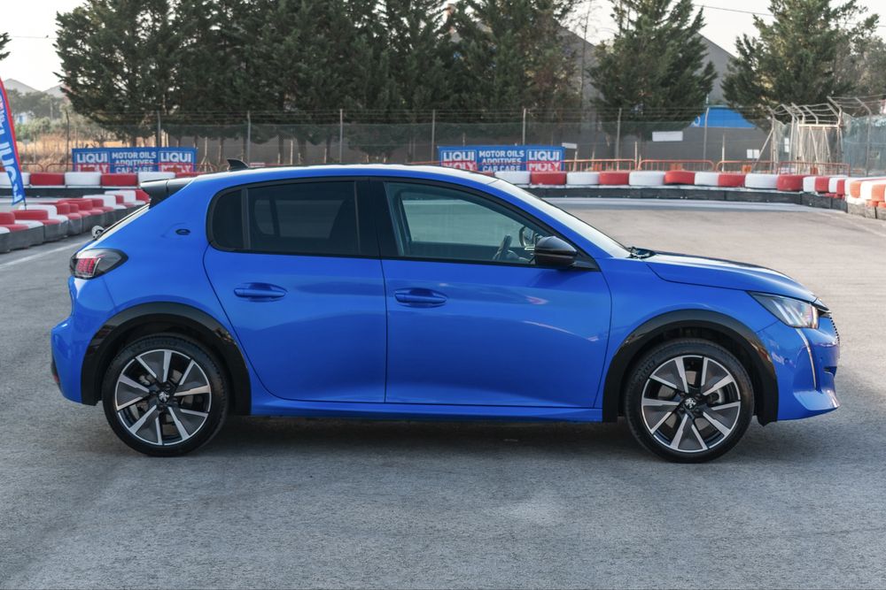 Peugeot e-208 GT Line  (finaciamento disponivel)