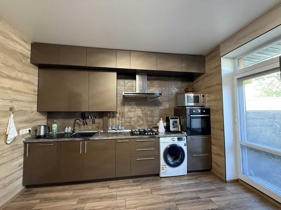 Оренда автономного таунхауса Газове опалення Інвертор Сонячні панелі