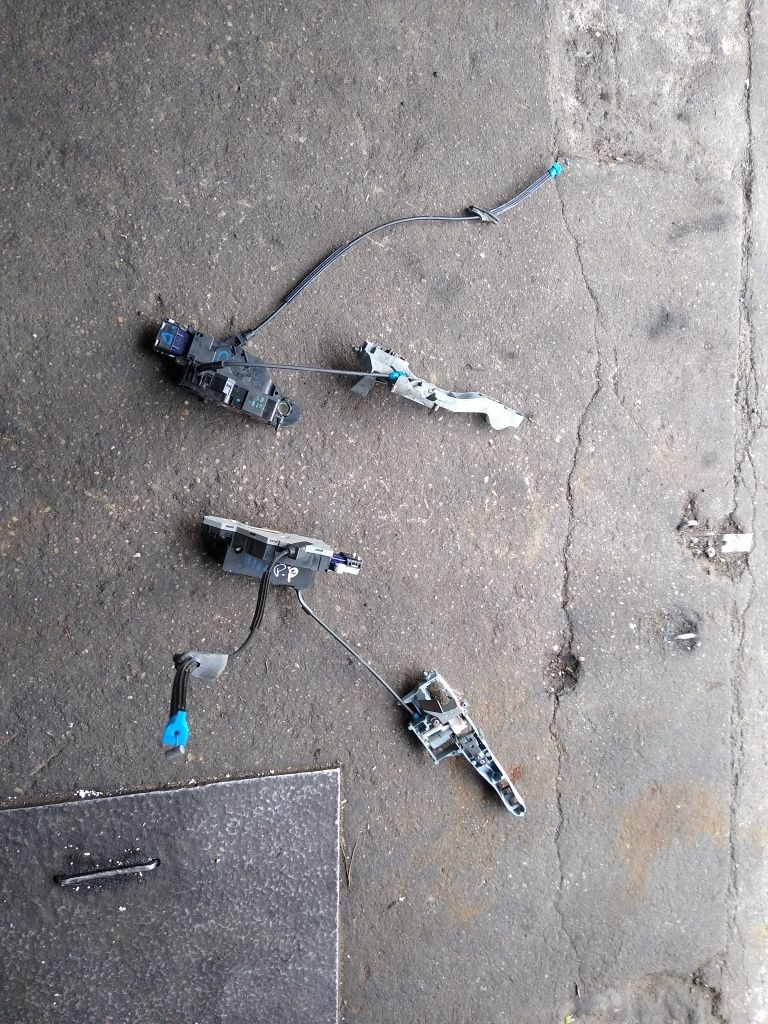 Zamek drzwi mechanizm przód prawy Citroen C4 grand Picasso I oryg