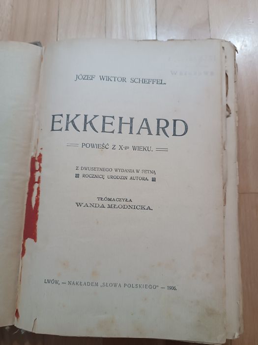 Stare książki do renowacji