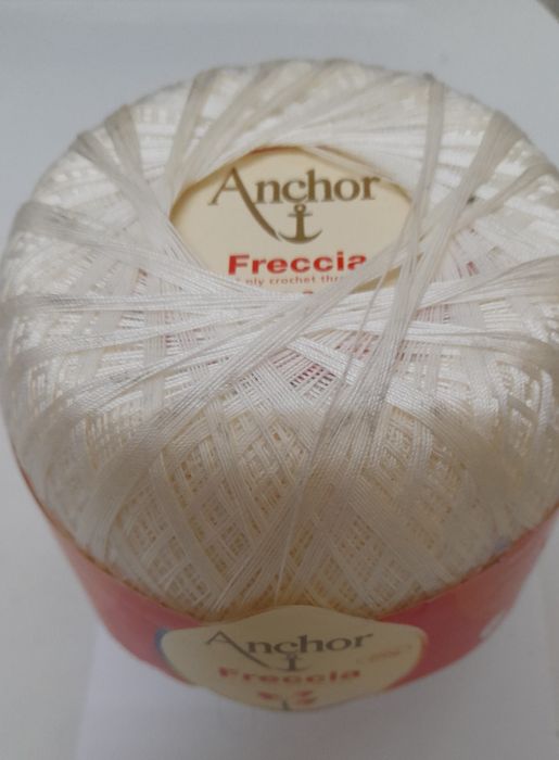 Novelo Anchor Freccia cor branco marfim 200 gramas - Novo