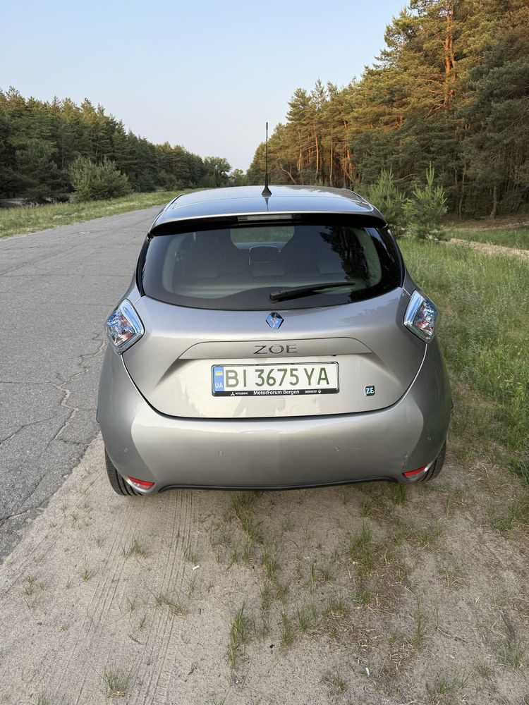 Продам Renault Zoe 2016 22 кВт в максимальной комплектации