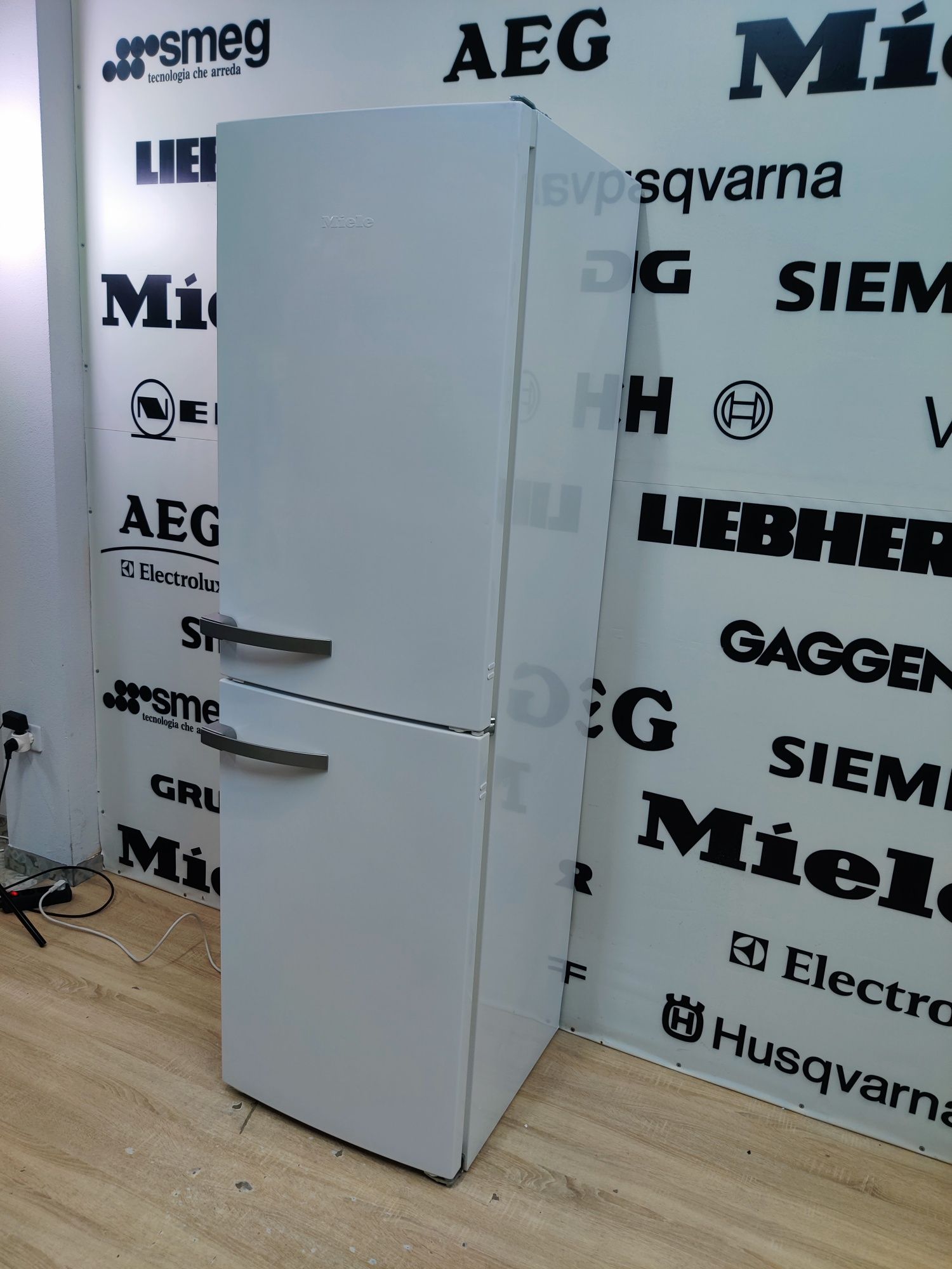 Miele™ KFN12924SD.Шикарный холодильник белого цвета. 2 метра. Германия