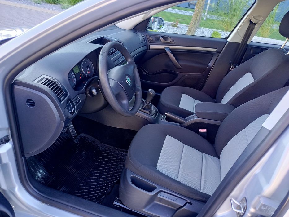 Skoda Octavia 1.6 benzyna elektryka klima