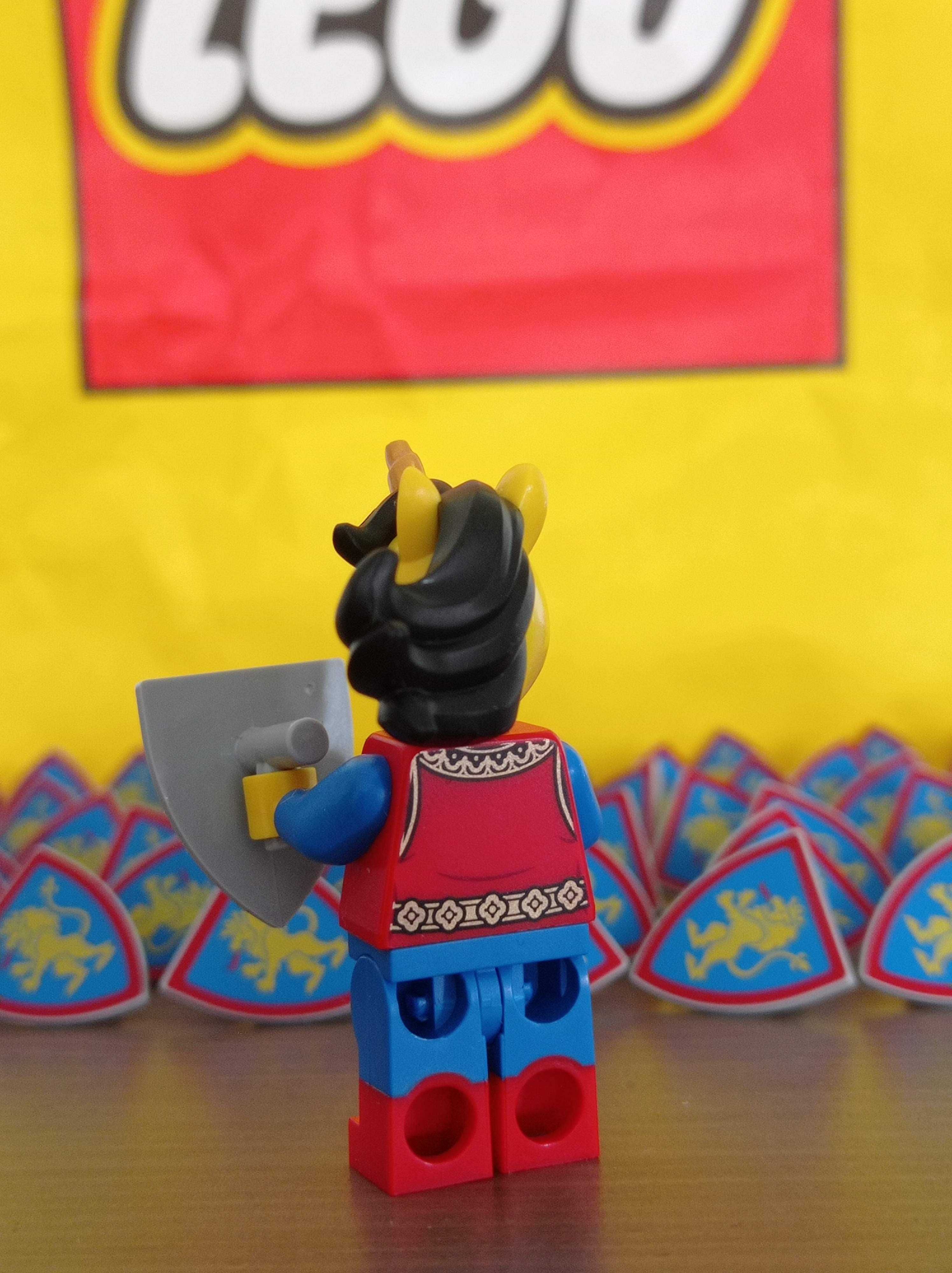 Figurka LEGO castle rycerz herbu Lwa