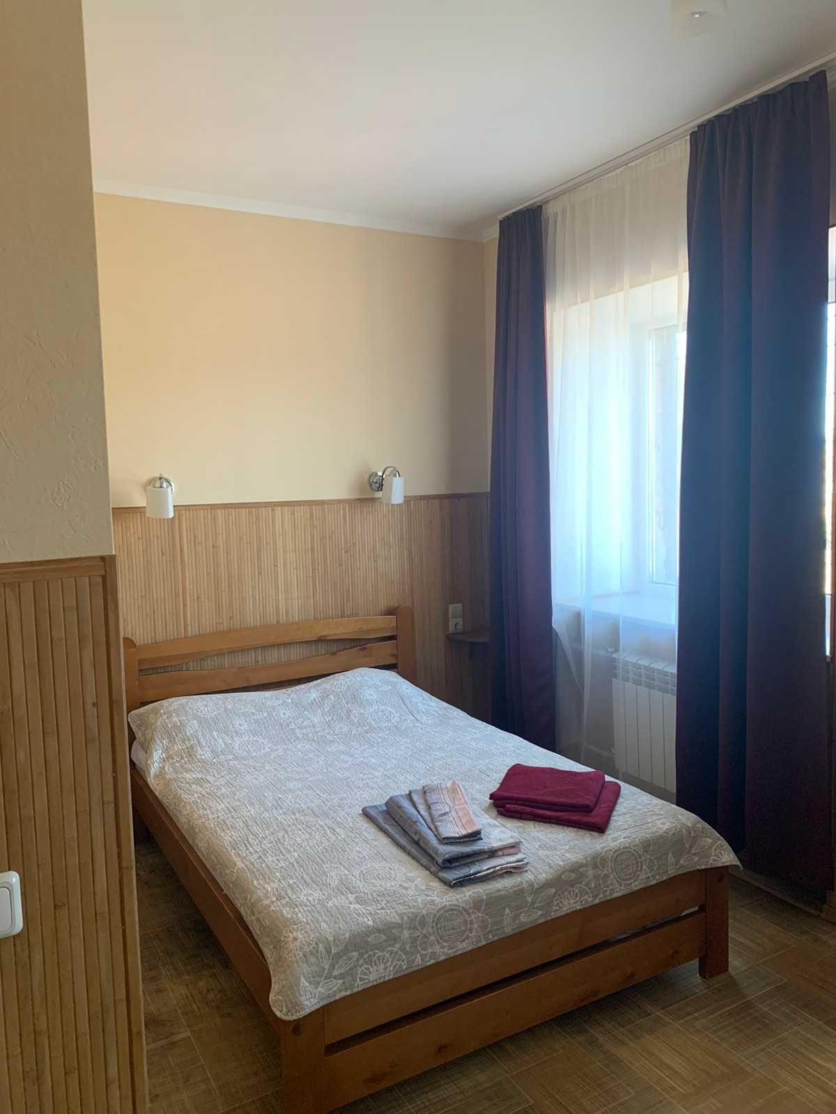 Адмінбудівля з готельними номерами, кафе