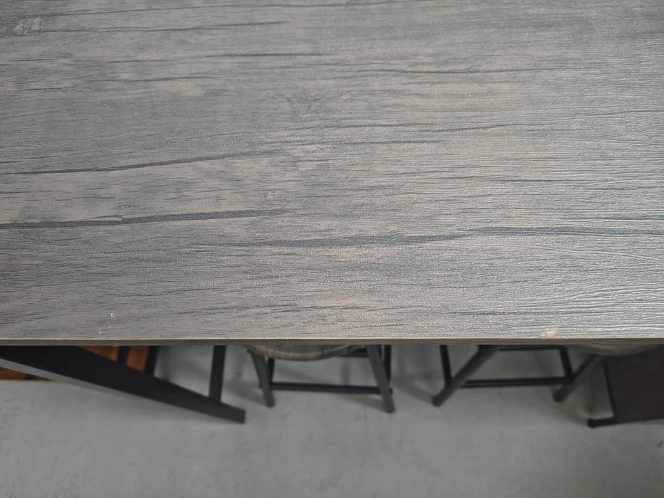 Stół barowy + 2 stołki, uchwyt na kieliszki i stojak na wino RYSY