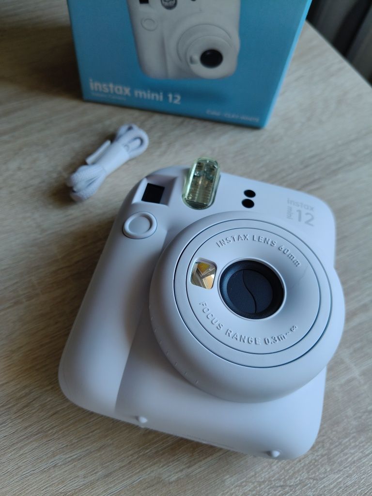 Instax Mini 12 biały - aparat natychmiastowy w idealnym stanie