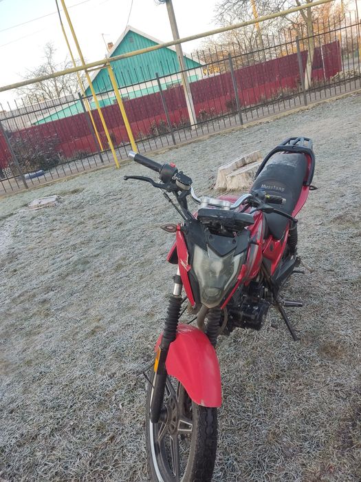 Продам мустанг200-8 все працює є нюанси по пластику