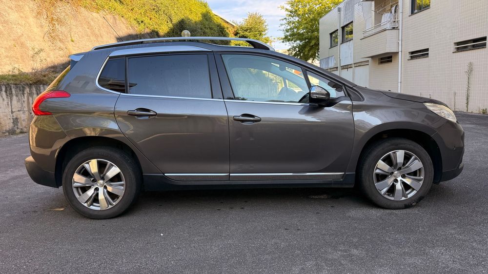 Peugeot 2008 1.2 PureTech Allure 110cv - Teto Panorâmico