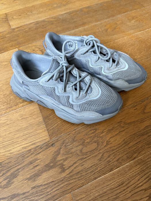 Кроссовки adidas ozweego серые 37