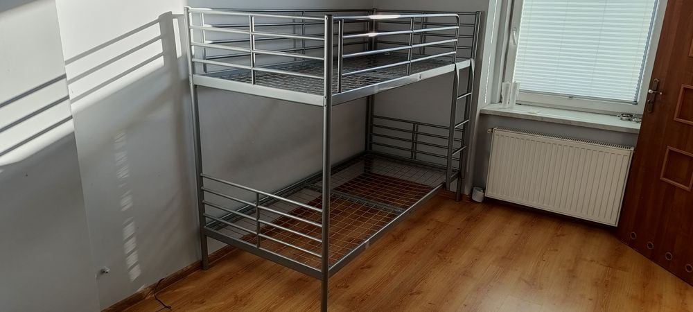 Łóżko piętrowe SVARTA, metalowe