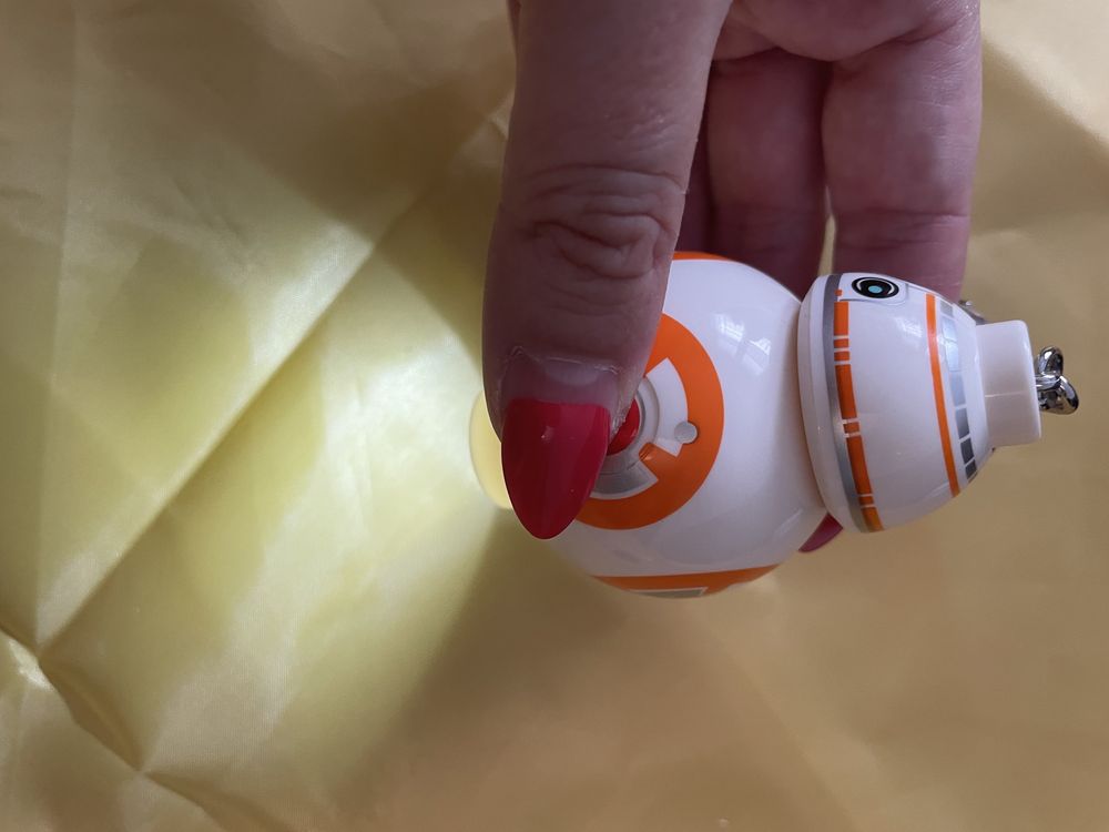 breloczek z latarką  r2d2 i BB8