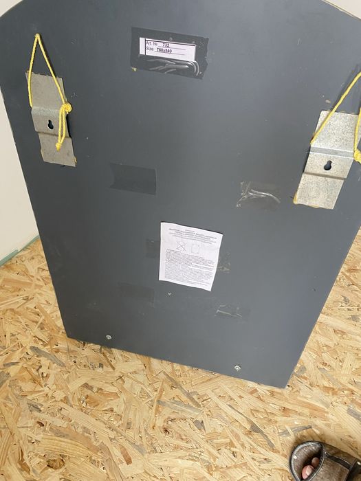 Дзеркало з підставкою