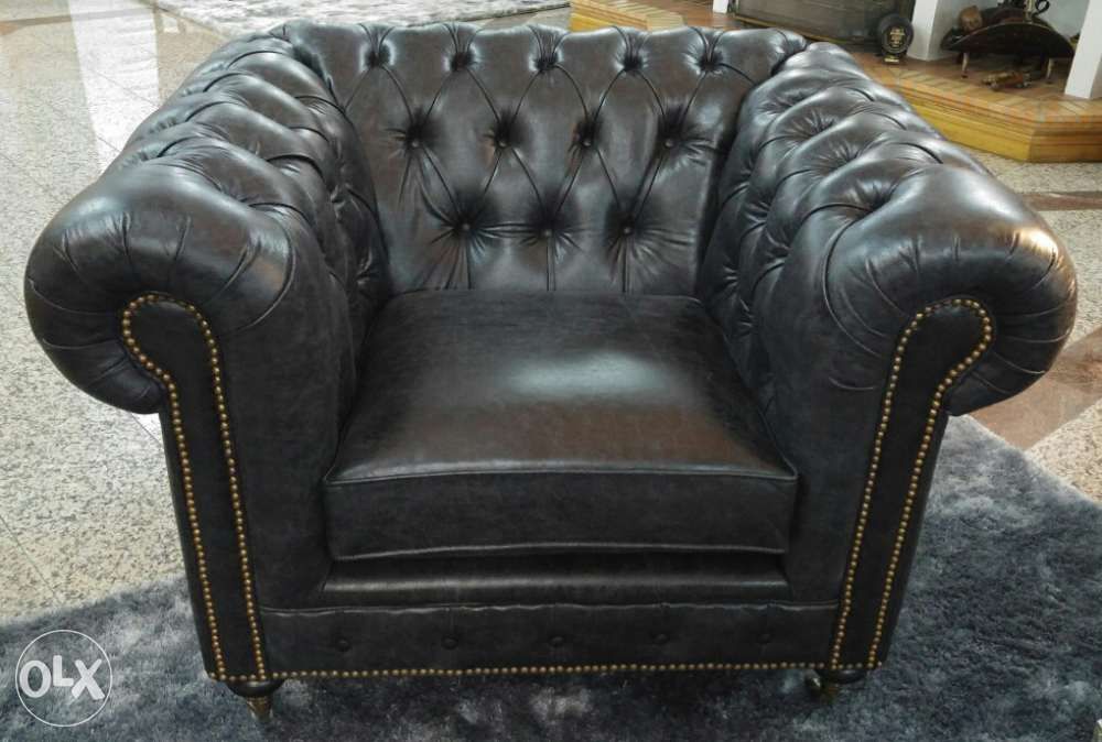 Sofa Chesterfield de 1lugar em pele envelhecida preto - Novo