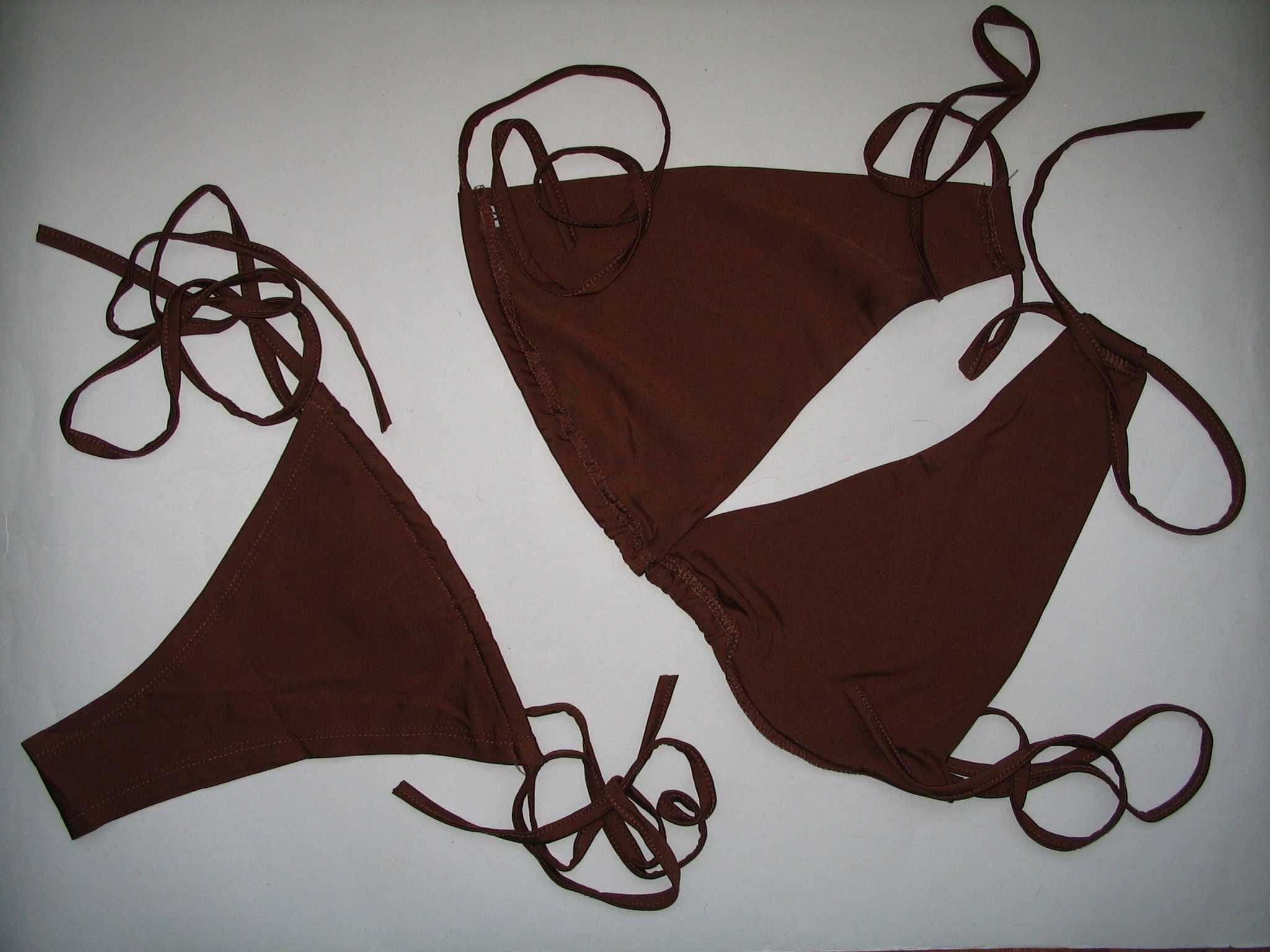 Luźne bikini w kolorze brązowym