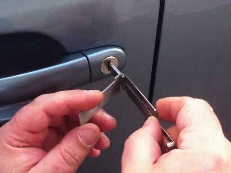 Аварійне відкриття авто
