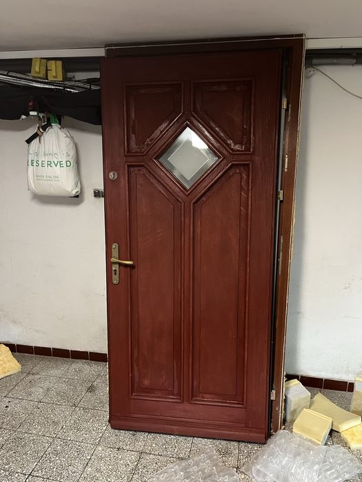 Sprzedam drzwi drewniane zewnętrzne z ościeżnicą