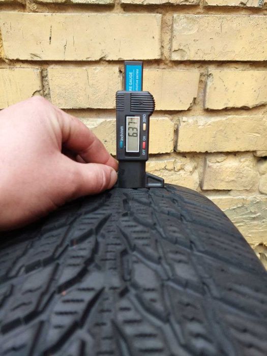 Шини б/у 205 55 R16 Nokian WR Snowproof