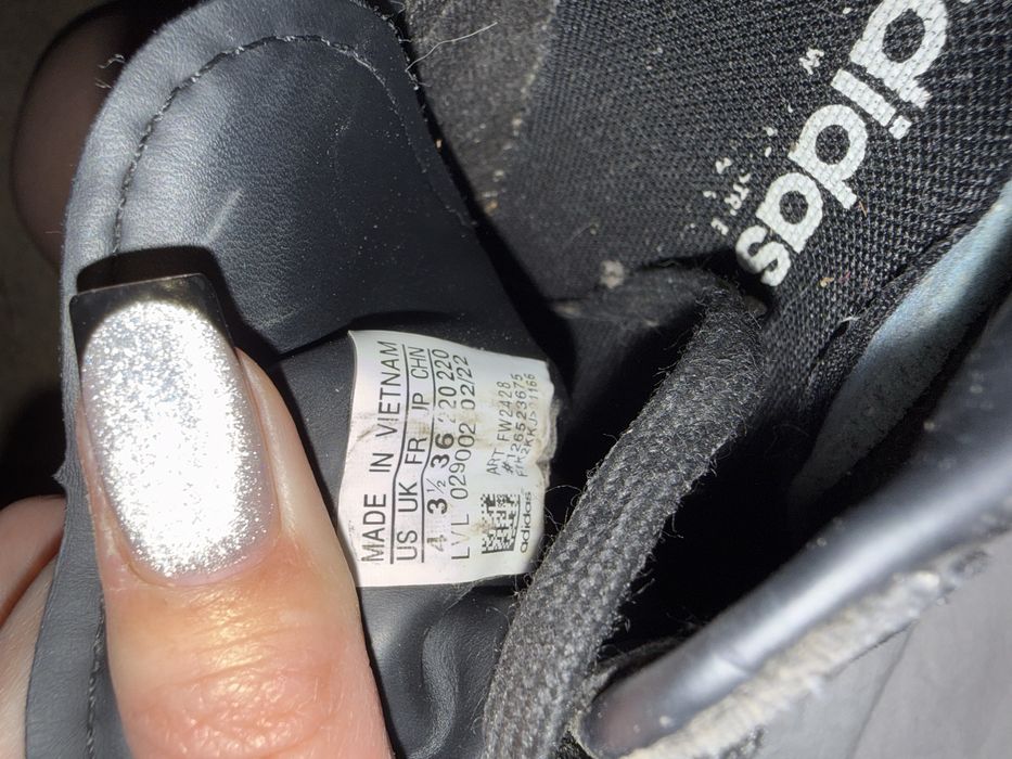 Футбольні бутси, кросівки adidas