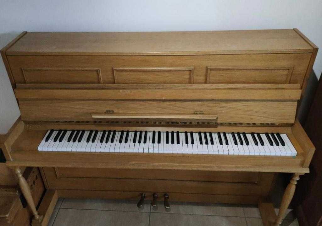 Pianino Calisia  ***