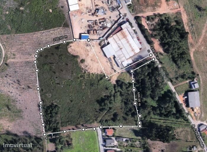 Terreno em Vila Verde com Viabilidade de Construção e Luz Natural