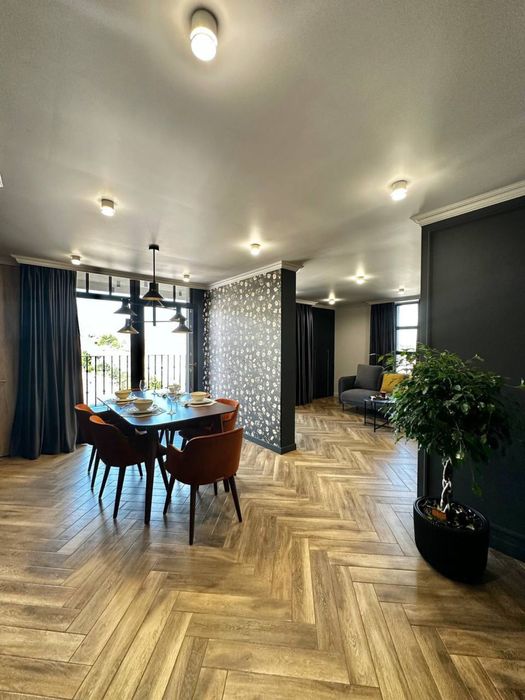 Оренда автономного VIP пентхауса в центрі міста з терасою