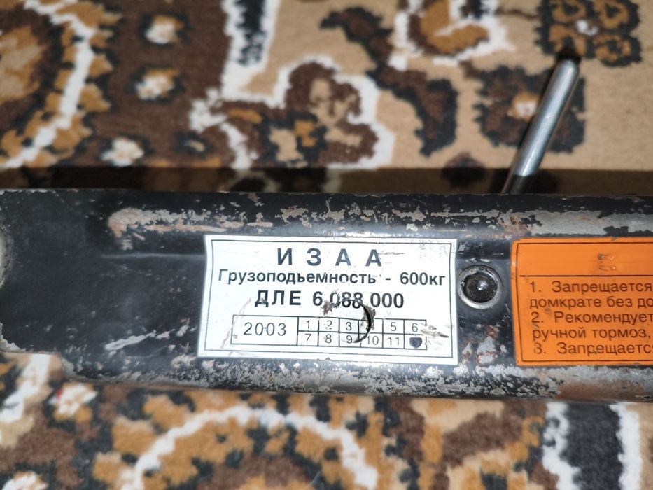 Домкрат гвинтовий