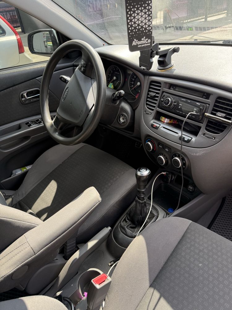 Авто Kia rio 2 1.4