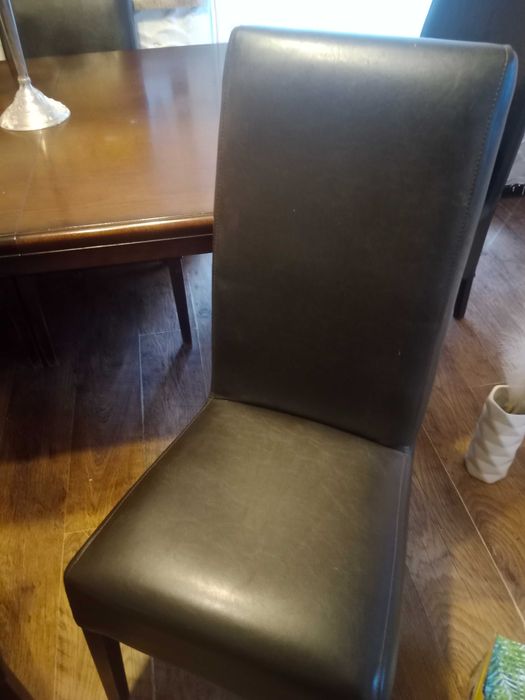 Stół dębowy ciemny rozkładany z krzesłami