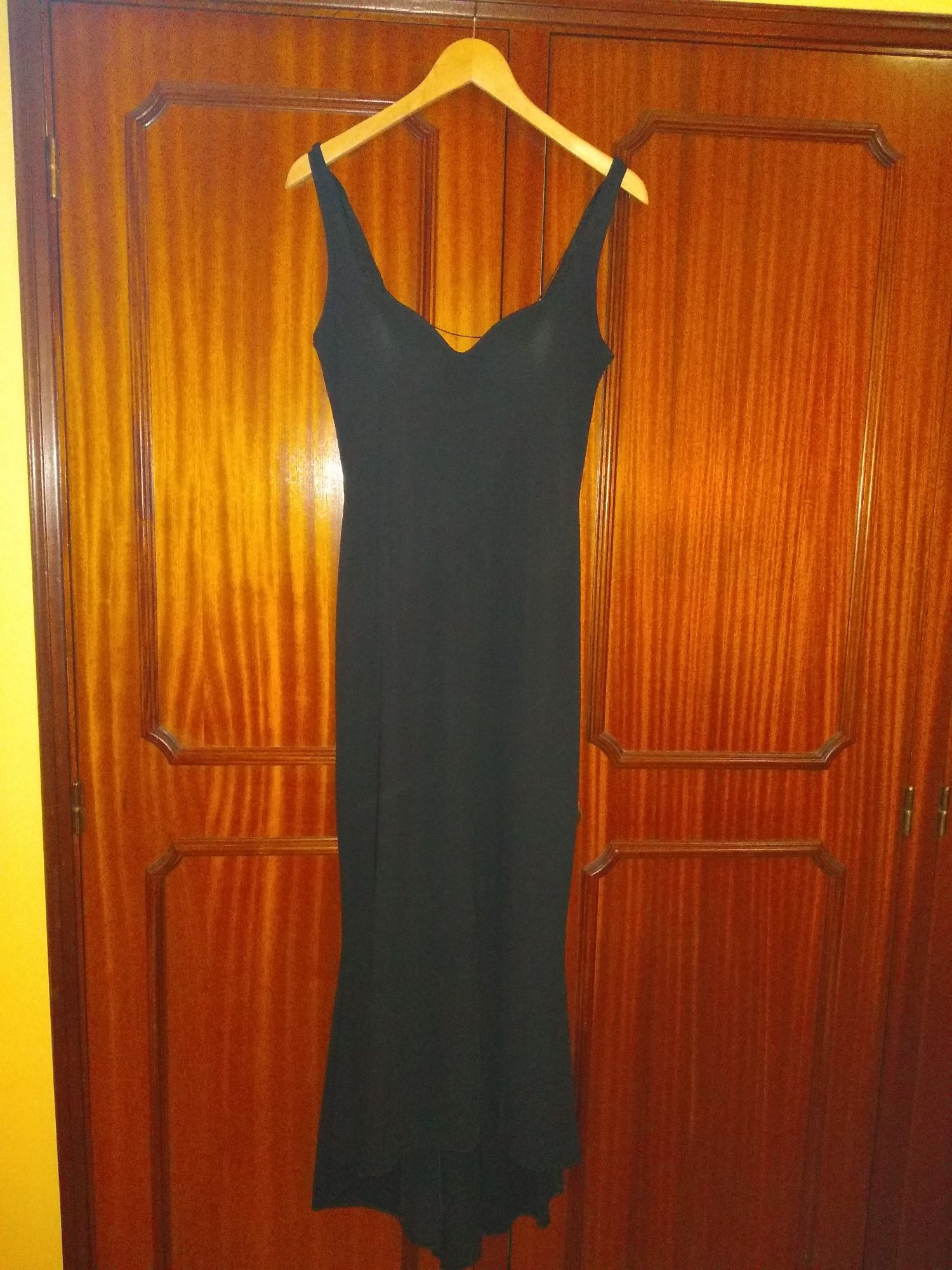 Vestido Preto comprido e costas abertas