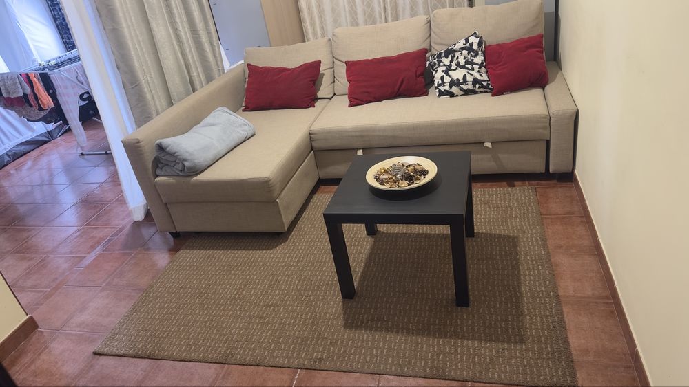 Mesa de centro preta em maderia