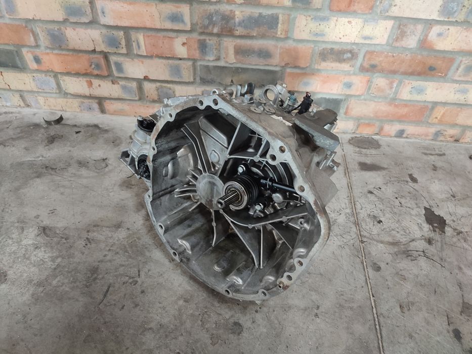 Коробка кпп переключення передач Qashqai 2.0 кашкай 2.0
