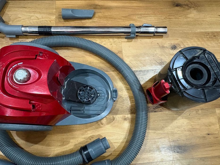 Продам пилосос Scarlett 1600W