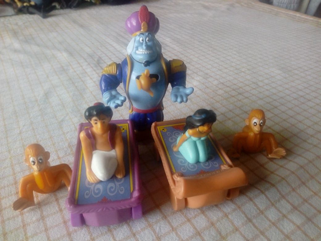 Bonecos McDonald's anos 2000