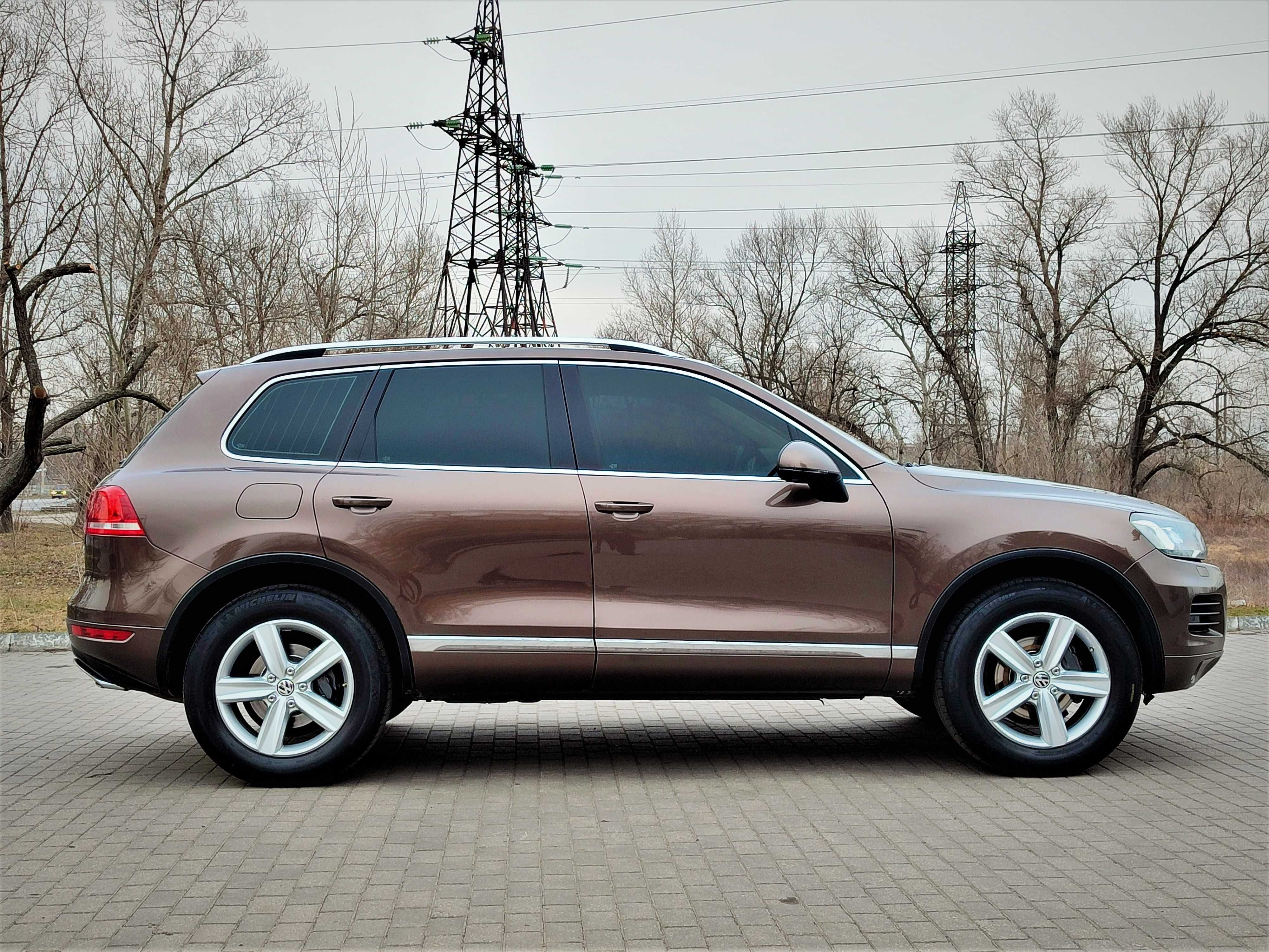 Продам VOLKSWAGEN Touareg Официальная  3.0 Dizel