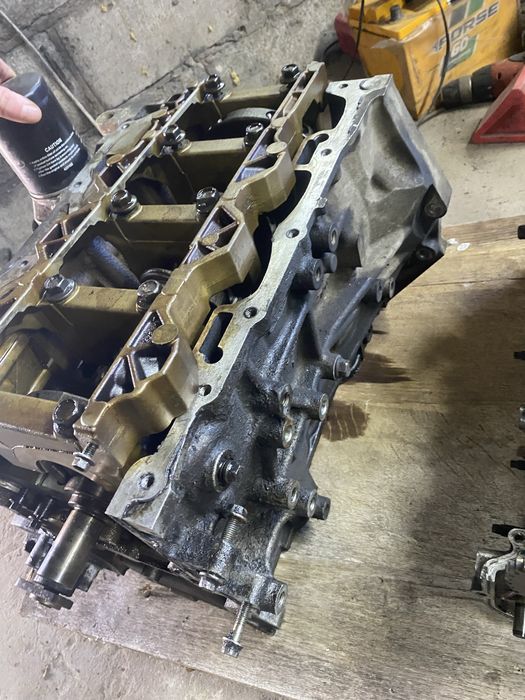 Продам блок на мазда 6 gg 2.0 бензин
