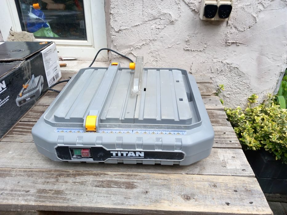 Przecinarka stolikowa Titan 600 mm 500 W TTB903TCH